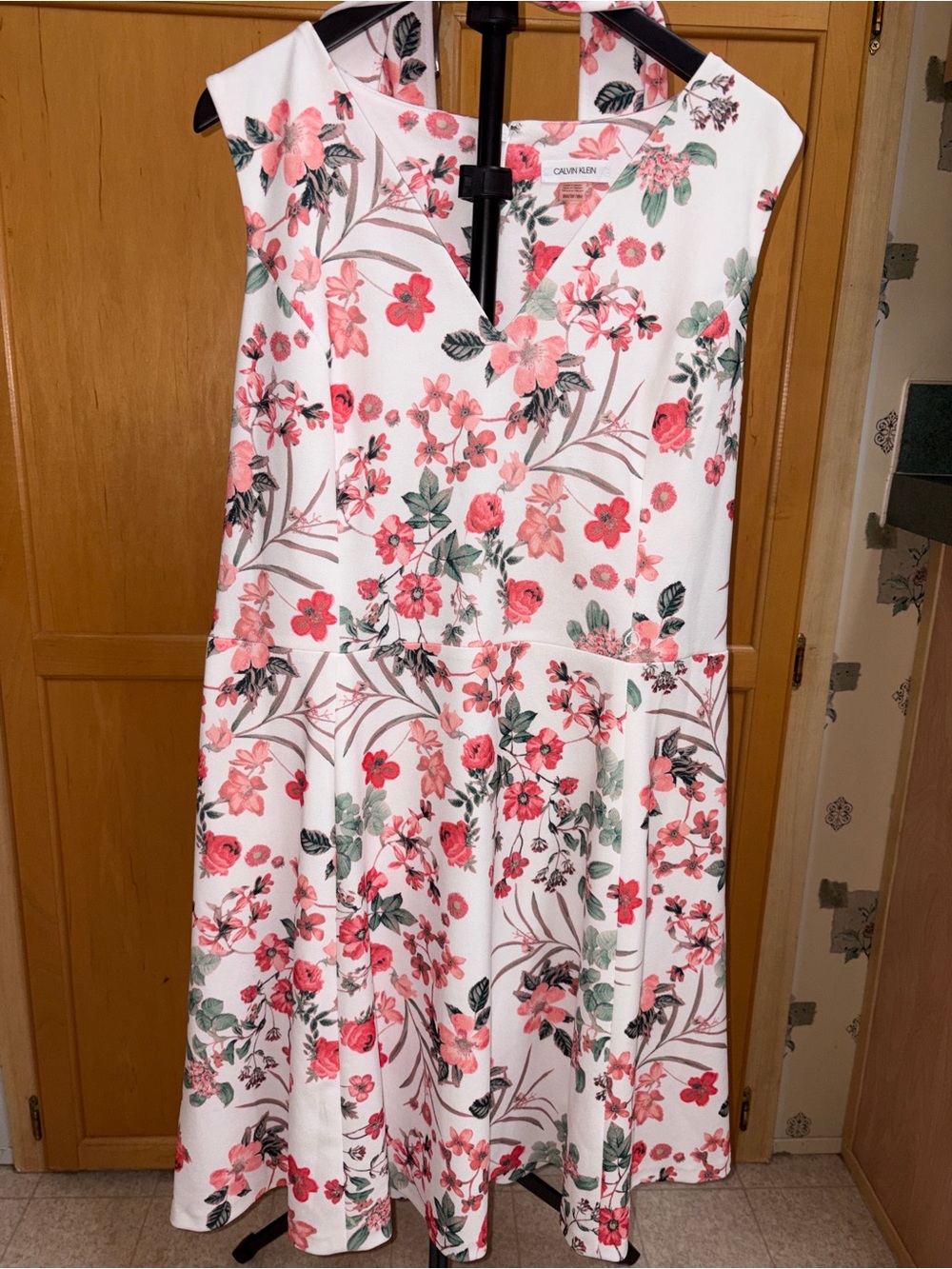 Calvin Klein Floral Sleeveless Fit & Flare V-Neck Dress Size 18W